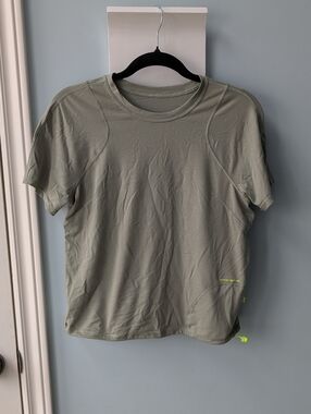 Women's Lululemon T Shirt